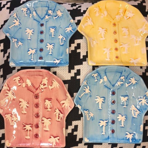 75. Tropical breeze set of four Hawaiian coconut tree T-shirt plates - Picture 1 of 9